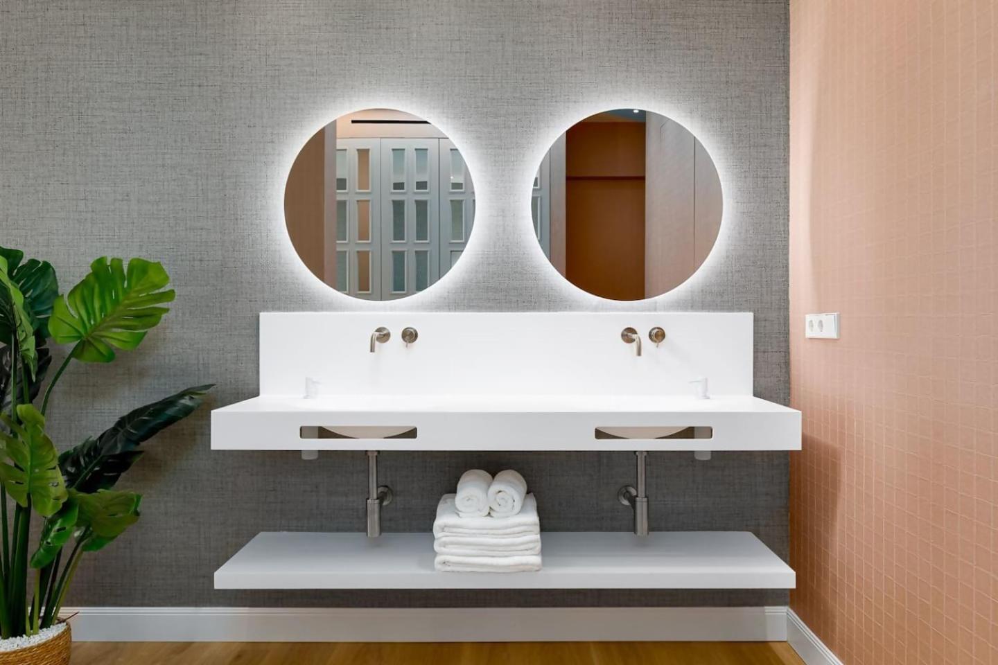 Mondrian New Ac Design Lovers Near La Concha Сан Себастиан Екстериор снимка